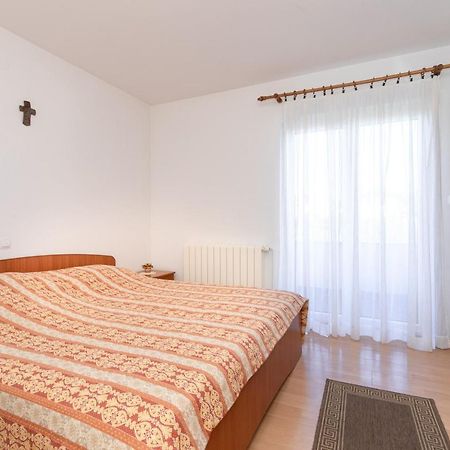 2-Bedroom Krk Apartment - Near Krk Beaches & Town! Крк Екстер'єр фото