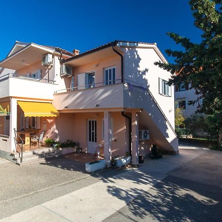 2-Bedroom Krk Apartment - Near Krk Beaches & Town! Крк Екстер'єр фото