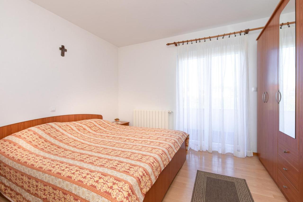 2-Bedroom Krk Apartment - Near Krk Beaches & Town! Крк Екстер'єр фото