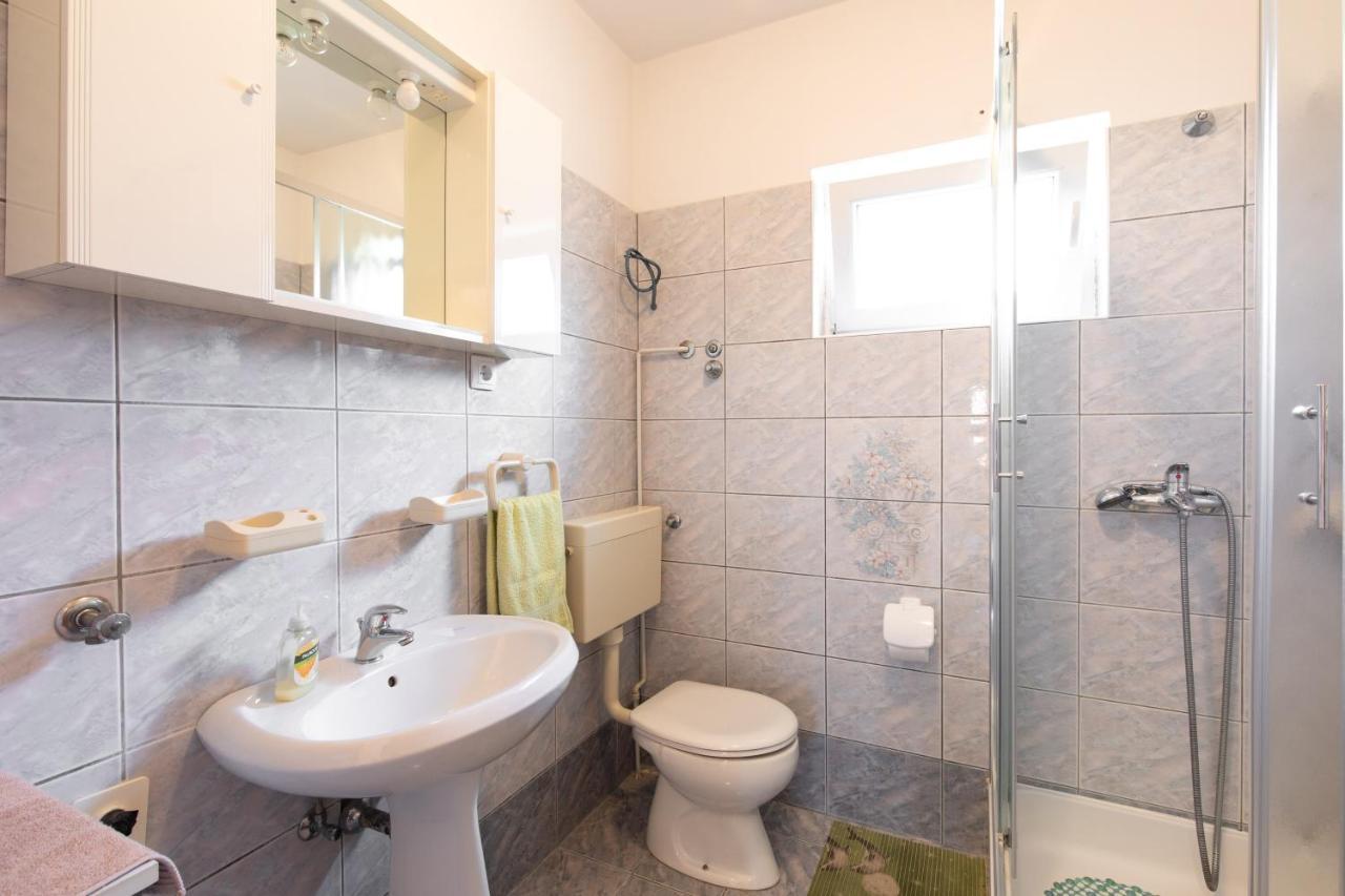2-Bedroom Krk Apartment - Near Krk Beaches & Town! Крк Екстер'єр фото