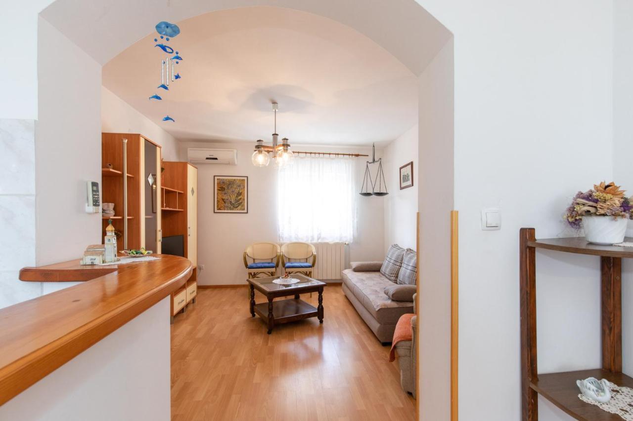 2-Bedroom Krk Apartment - Near Krk Beaches & Town! Крк Екстер'єр фото