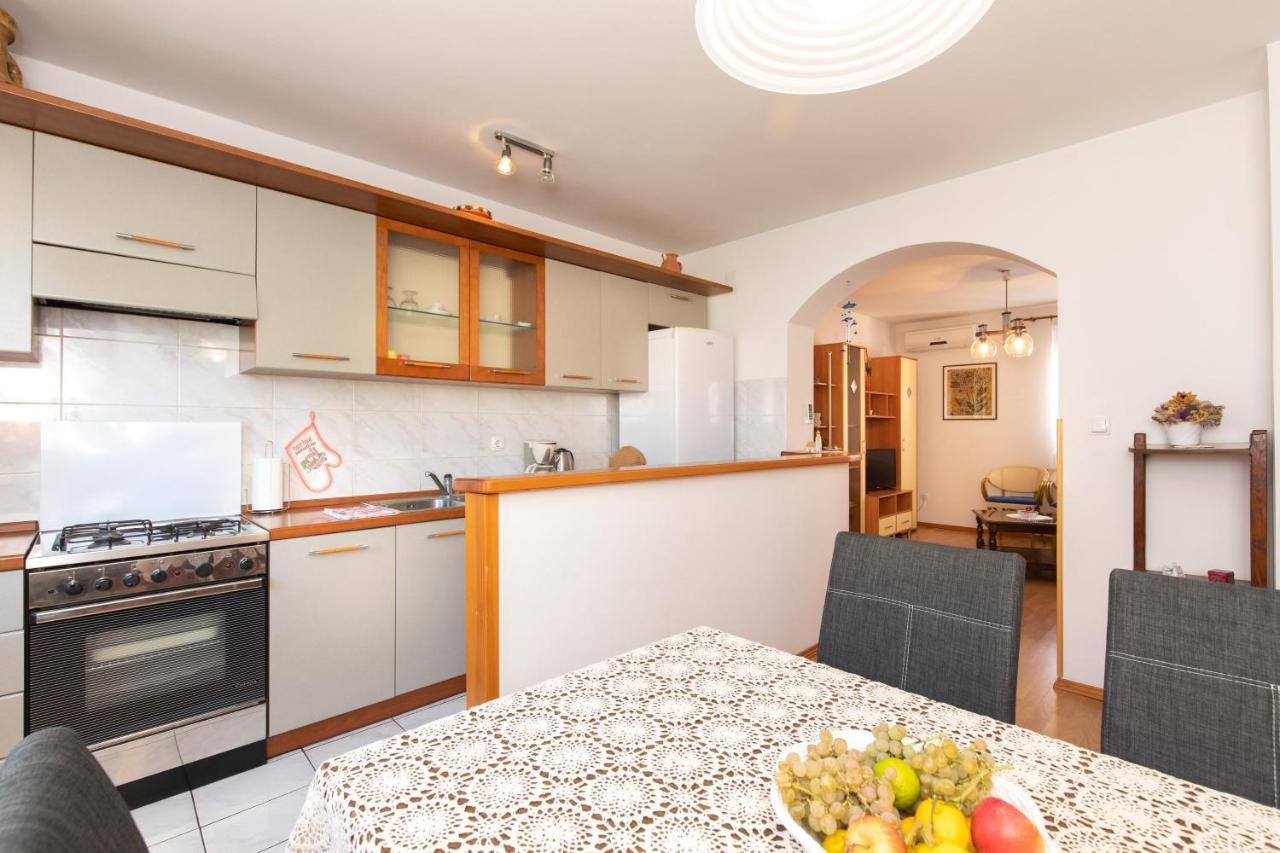 2-Bedroom Krk Apartment - Near Krk Beaches & Town! Крк Екстер'єр фото